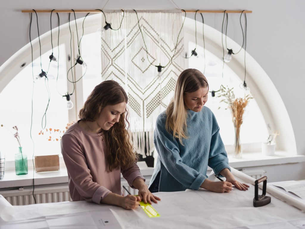 Laura and Saara from Named Patterns